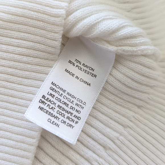 A Row Sleeveless High-Neck Top - Picture 7 of 9